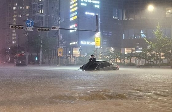 400ミリの大雨で荒地になった韓国首都圏
