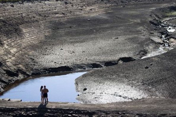 欧州500年で最悪の水不足 イギリスではホースの使用禁止令も